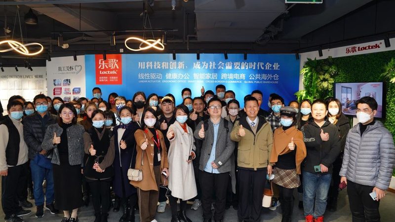 成都抖音小店代运营费用通常由以下几个部分构成：
